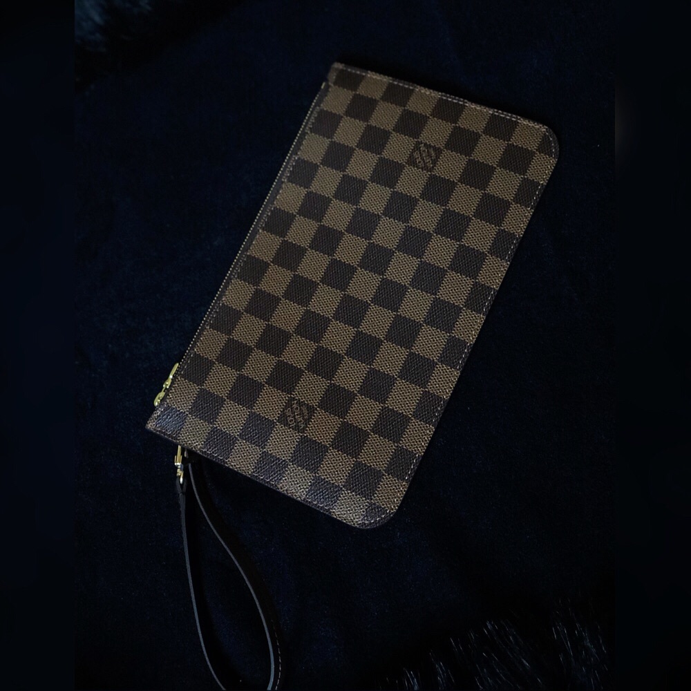 Louis Vuitton Neverfull MM pouchette